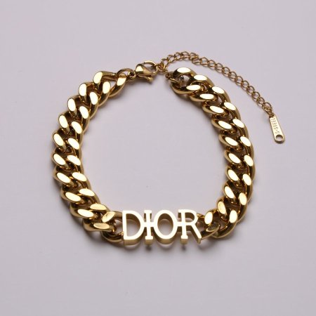 اسوارة كلمة Dior