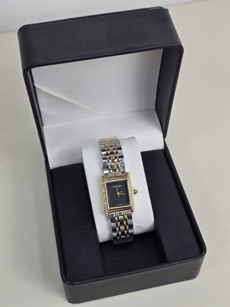 ساعه Cartier مكس ذهبي ارضيه سوداء