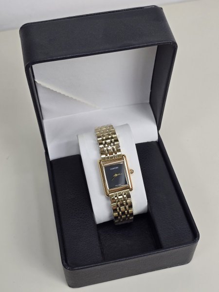 ساعه Cartier ذهبي ارضيه سوداء