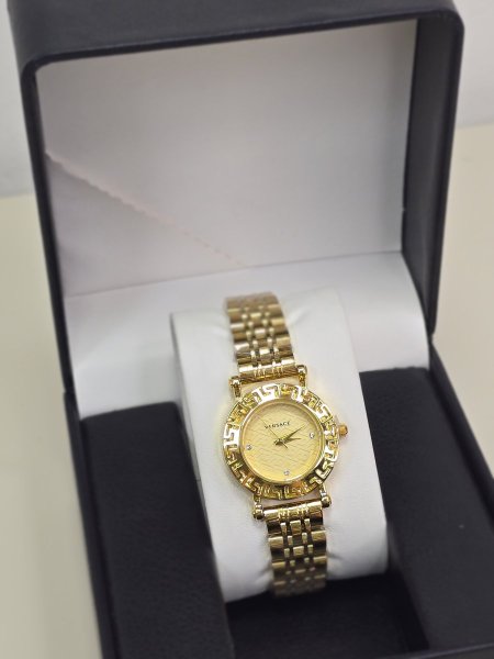 ساعة Versace ذهبي كامل