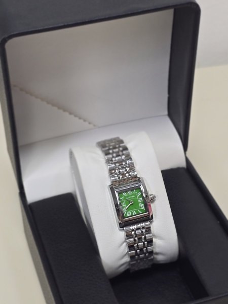 ساعة Cartier فضي ارضية خضراء