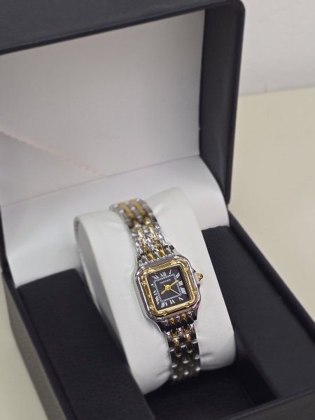 ساعة Cartier مكس ذهبي ارضية سوداء