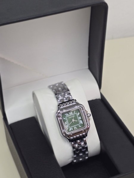 ساعة Cartier فضي ارضية خضراء