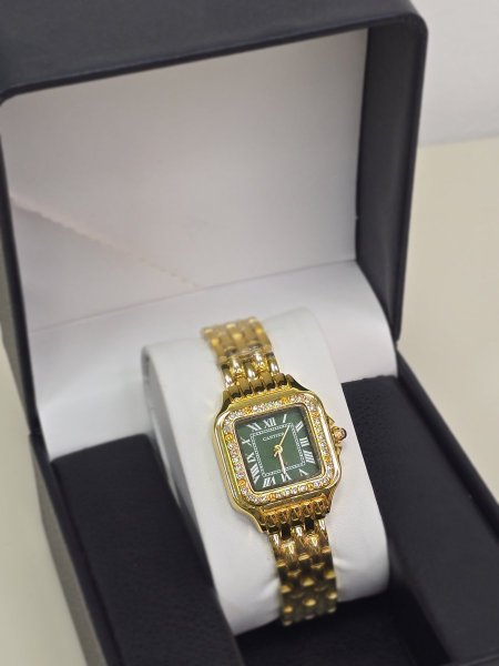 ساعة Cartier ذهبي ارضيه خضراء