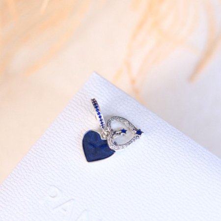 شارم قلبين مرصع ازرق