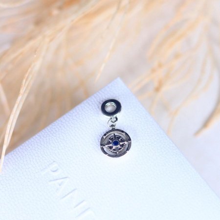 شارم بوصلة مرصعة