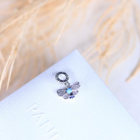 شارم خنفساء زرقاء