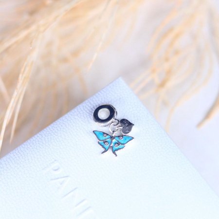 شارم قلب وفراشه زرقاء ملكية