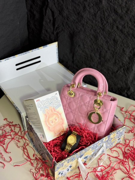 بكج شنطة دايور مع ساعة